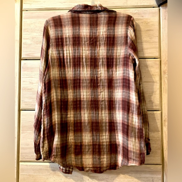 Nine West Soft Crinkle Button Down; New w Tags - Picture 2 of 3